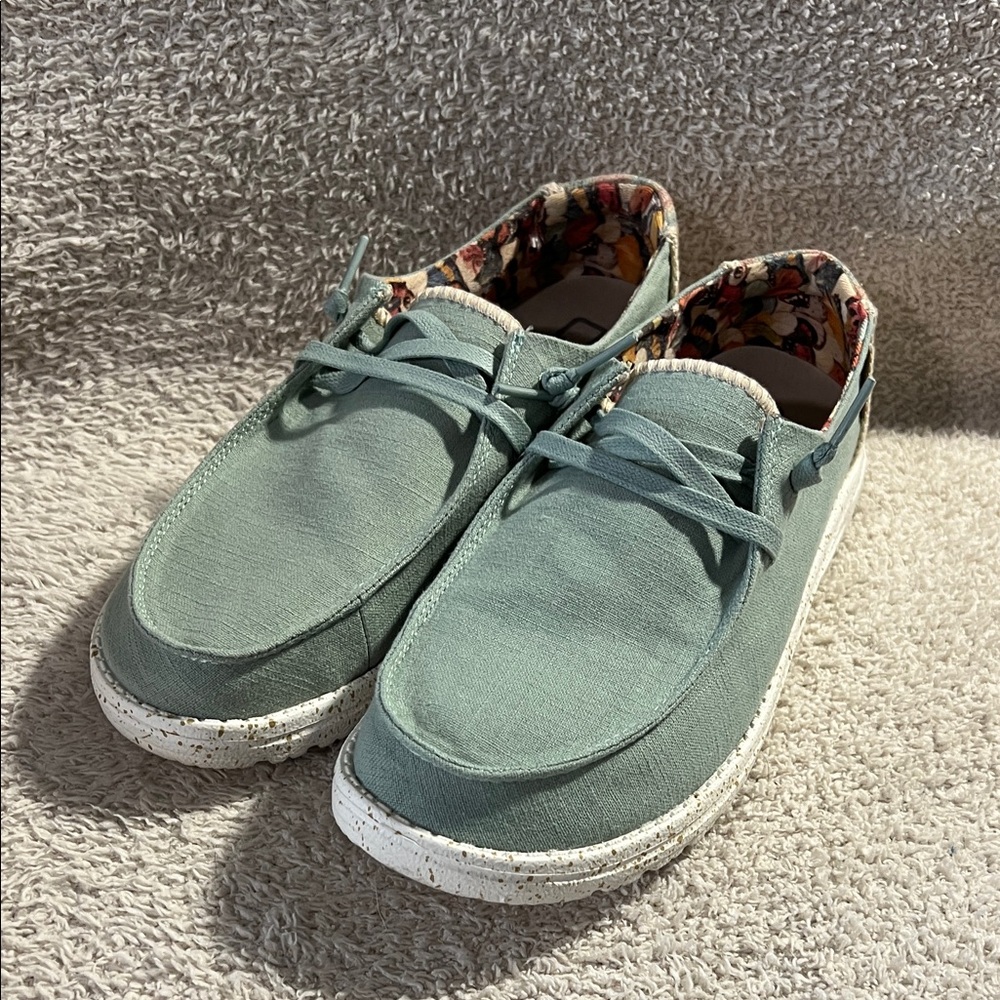 Hey Dude Women's Wendy Size 8